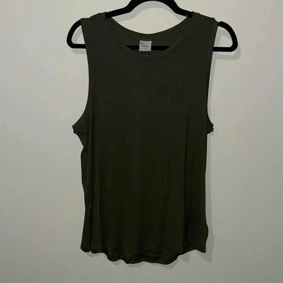 Athleta | hunter green athletic tank in size large. EUC. Very soft. - Picture 1 of 9